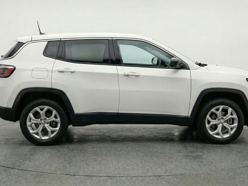 Used 2025 Jeep Compass Latitude AWD/4WD image 11