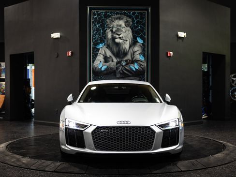 Used 2017 Audi R8 V10 w/ Carbon Exterior Package image 9