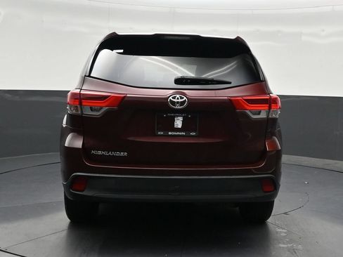 Used 2019 Toyota Highlander LE FWD image 4