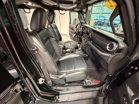 Used 2022 Jeep Wrangler Unlimited Sahara w/ Cold Weather Group AWD/4WD image 46