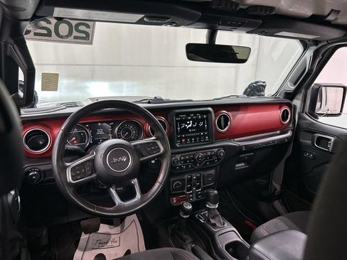 Used 2023 Jeep Wrangler Unlimited Rubicon w/ Cold Weather Group AWD/4WD image 19