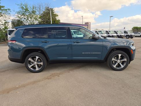 New 2026 Jeep Grand Cherokee L Limited RWD image 2