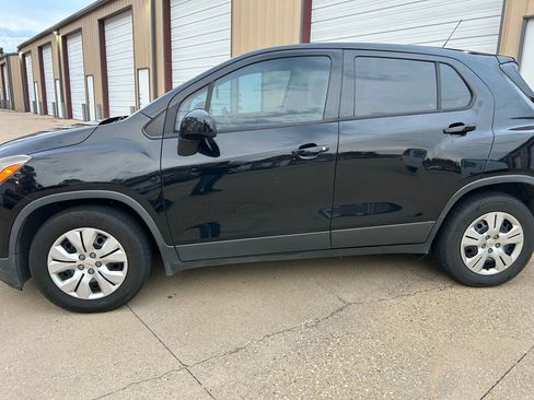 Used 2018 Chevrolet Trax LS w/ LPO, Cargo Package image 6
