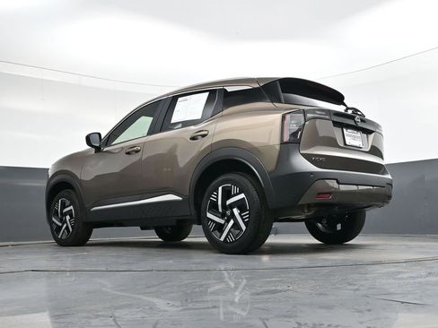 Used 2026 Nissan Kicks SV image 32