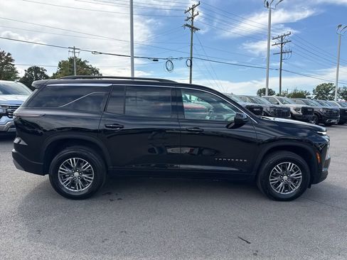 Used 2025 Chevrolet Traverse LT image 6