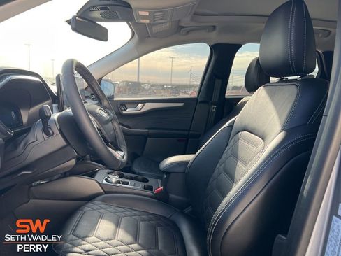 Used 2024 Ford Escape SE w/ PHEV Premium Package image 2