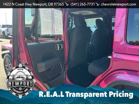 Used 2024 Jeep Wrangler Unlimited Sahara AWD/4WD image 35