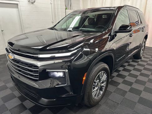 Used 2025 Chevrolet Traverse LT AWD/4WD image 4