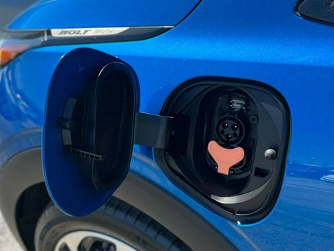 Used 2022 Chevrolet Bolt EUV Premier w/ Sun & Sound Package image 12