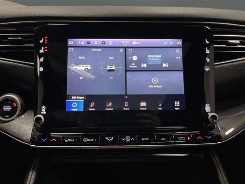 Used 2024 Jeep Wagoneer L 4WD w/ Premium Group I image 9