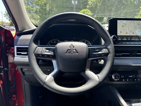 Used 2023 Mitsubishi Outlander SE FWD image 29