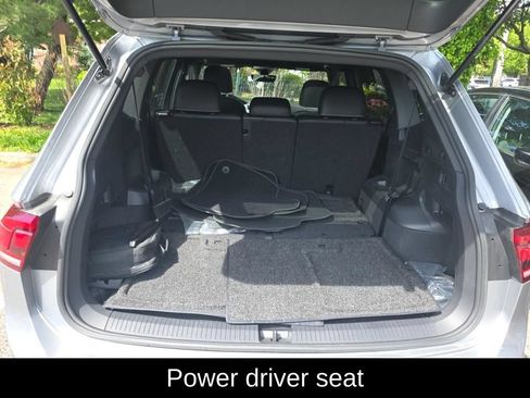 Used 2023 Volkswagen Tiguan SE R-Line FWD image 10