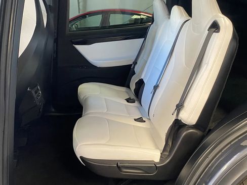 Used 2019 Tesla Model X image 10