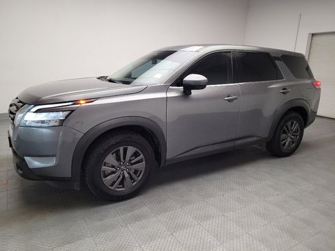 Used 2022 Nissan Pathfinder S FWD image 2