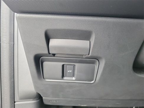 Used 2025 Land Rover Discovery Sport Dynamic SE image 23