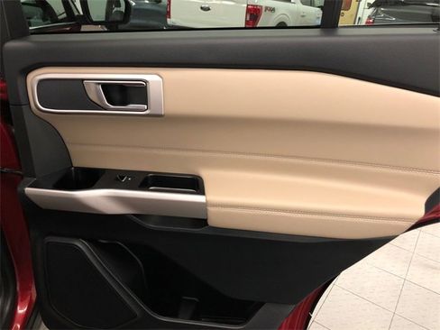 Used 2022 Ford Explorer XLT w/ Equipment Group 202A image 30