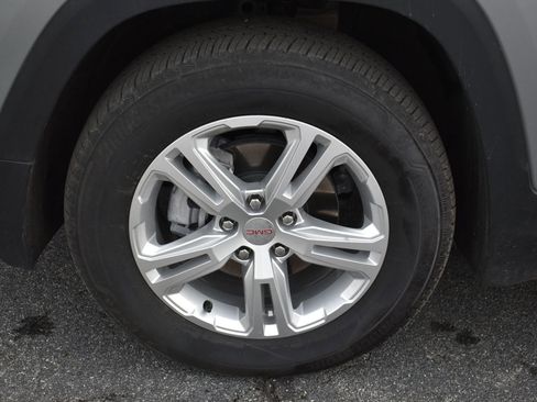 Used 2024 GMC Terrain SLE image 11