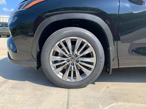 Used 2026 Toyota Highlander Platinum AWD/4WD image 34