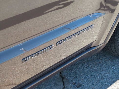 Used 2019 Jeep Grand Cherokee Overland image 33