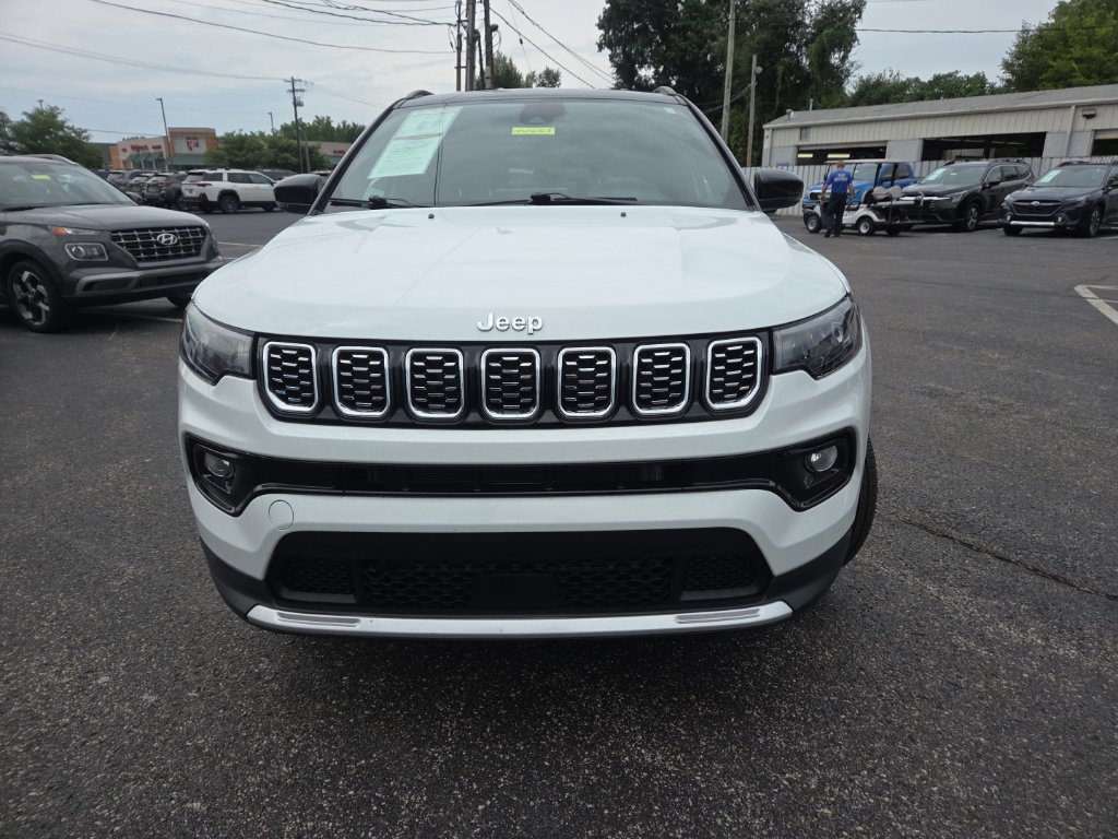Used 2025 Jeep Compass Limited AWD/4WD image 2