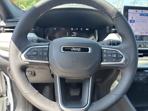 Used 2025 Jeep Compass Limited w/ Elite Group AWD/4WD image 17