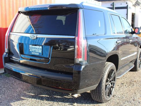 Used 2017 Cadillac Escalade Luxury AWD/4WD image 6