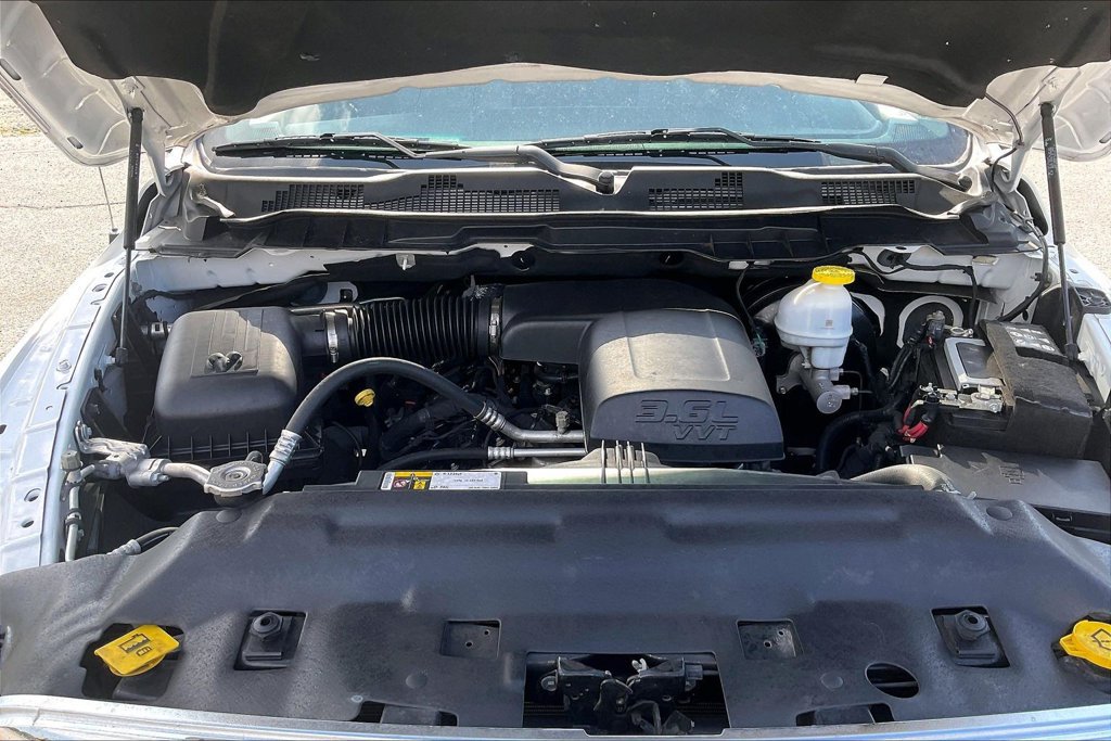 Used 2022 RAM 1500 Classic SLT AWD/4WD image 29