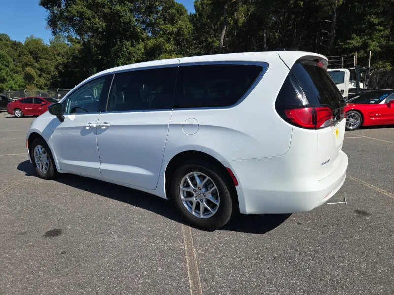 Used 2024 Chrysler Voyager LX FWD image 3