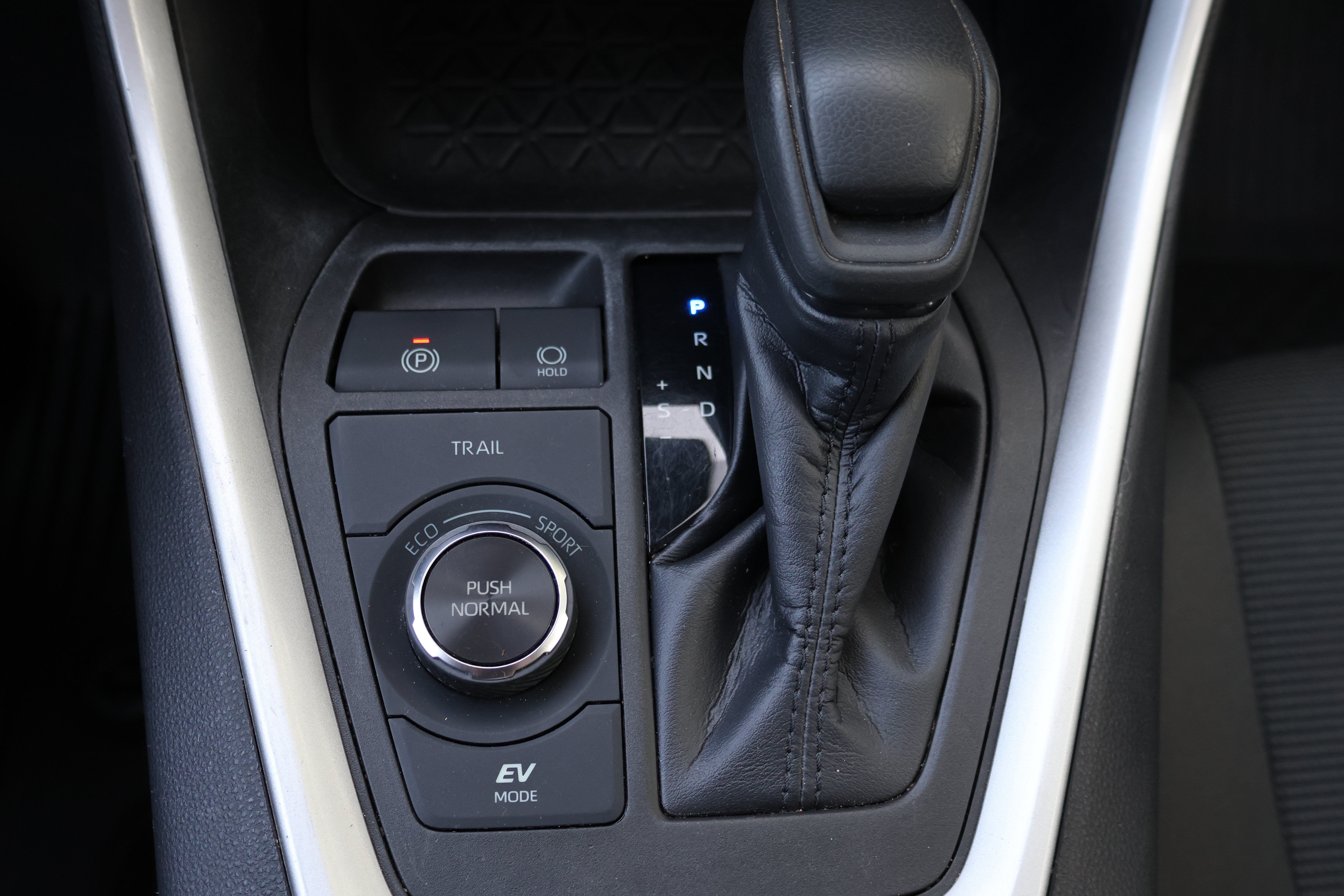 Used 2022 Toyota RAV4 LE AWD/4WD image 34
