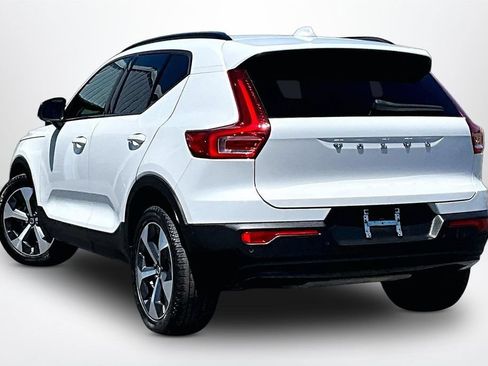 Used 2023 Volvo XC40 B4 Ultimate FWD image 5