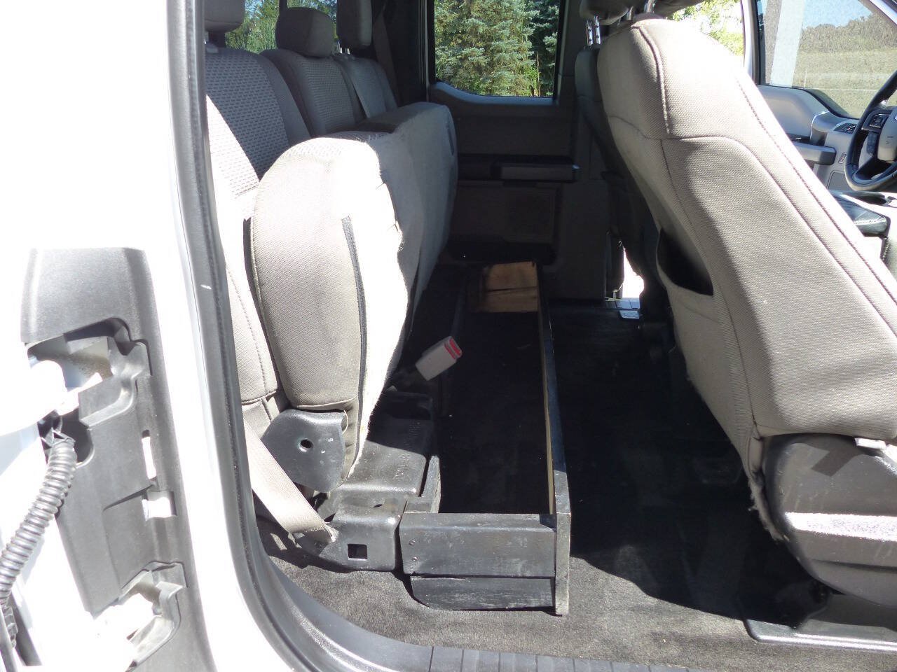Used 2015 Ford F150 XLT w/ Equipment Group 302A Luxury AWD/4WD image 48
