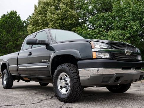 Used 2004 Chevrolet Silverado 2500 LS AWD/4WD image 4