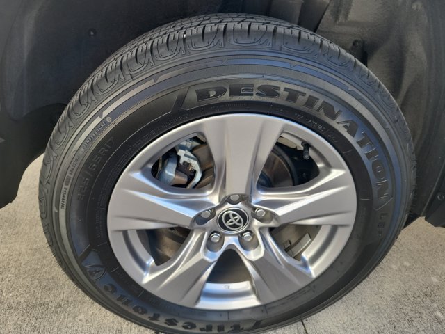 Used 2025 Toyota RAV4 XLE AWD/4WD image 8