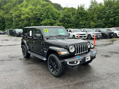 Used 2022 Jeep Wrangler Unlimited Sahara w/ Cold Weather Group AWD/4WD image 9