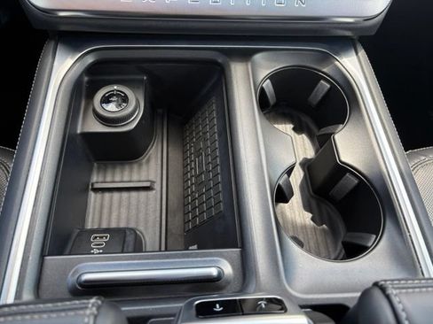 Used 2025 Ford Expedition Max Platinum w/ Stealth Appearance Package AWD/4WD image 30