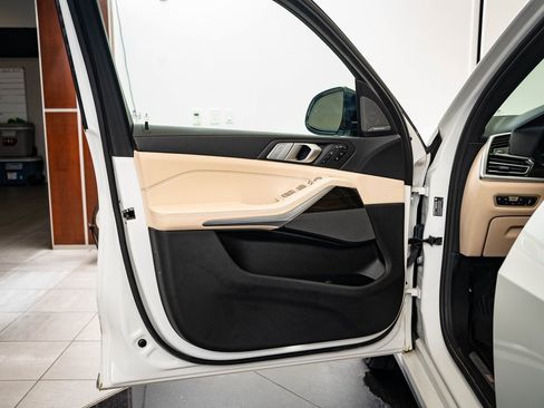 Used 2021 BMW X7 xDrive40i w/ Premium Package image 25