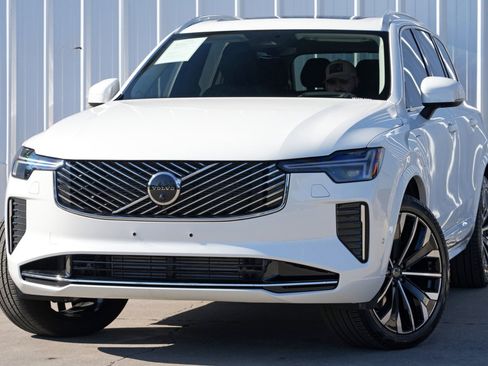 Used 2025 Volvo XC90 T8 Ultra w/ Protection Package Premier image 3