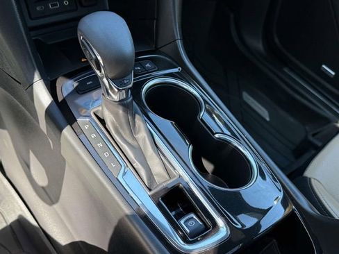 Used 2023 Chevrolet Equinox Premier AWD/4WD image 19