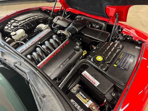 Used 2004 Chevrolet Corvette Coupe w/ Roof Package image 55