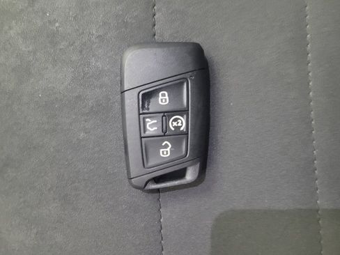 Used 2022 Volkswagen Taos SE w/ Panoramic Sunroof Package image 32