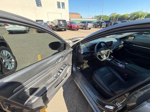 Used 2022 Nissan Altima 2.5 SV w/ SV Premium Package AWD/4WD image 10