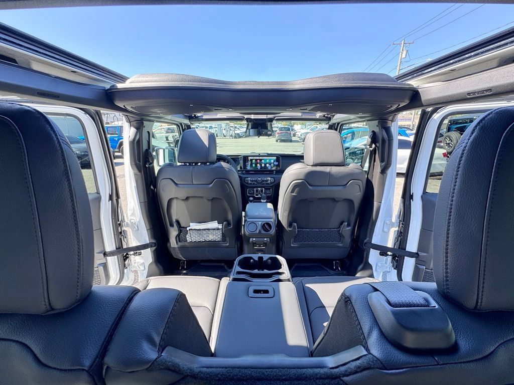 New 2026 Jeep Wrangler Unlimited Sahara AWD/4WD image 23