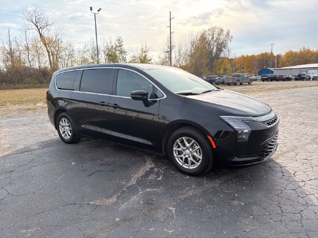 Used 2027 Chrysler Pacifica Select FWD image 10