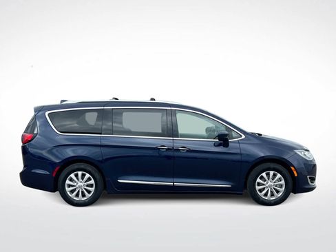 Used 2018 Chrysler Pacifica Touring-L Plus FWD image 9