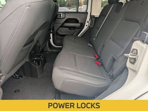 Used 2019 Jeep Wrangler Unlimited Sahara AWD/4WD image 21