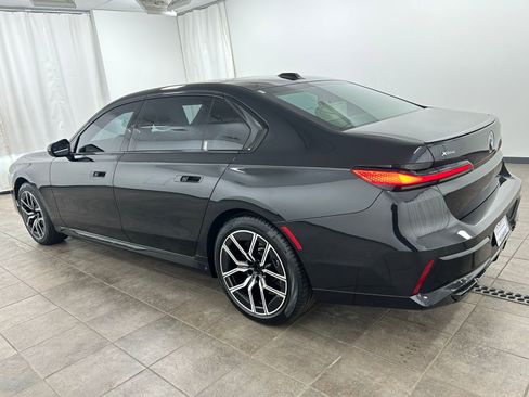 Used 2023 BMW 760i xDrive image 3