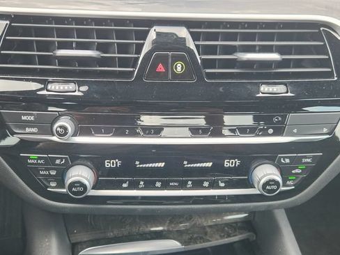 Used 2020 BMW 530i w/ Convenience Package RWD image 17