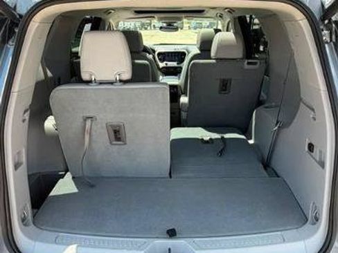 Used 2021 GMC Acadia SLT w/ Technology Package FWD image 12