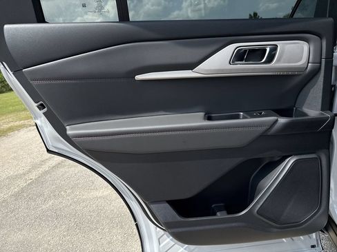 New 2026 Ford Explorer Active RWD image 22