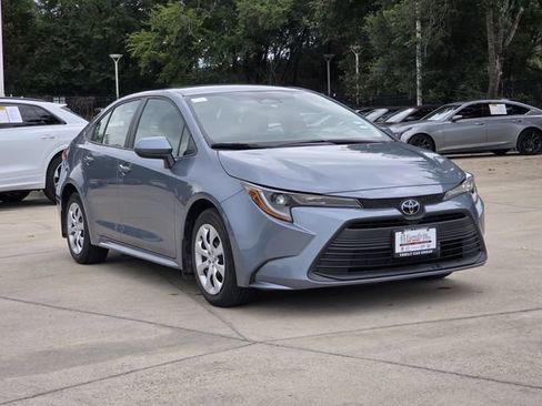 Used 2024 Toyota Corolla LE FWD image 2